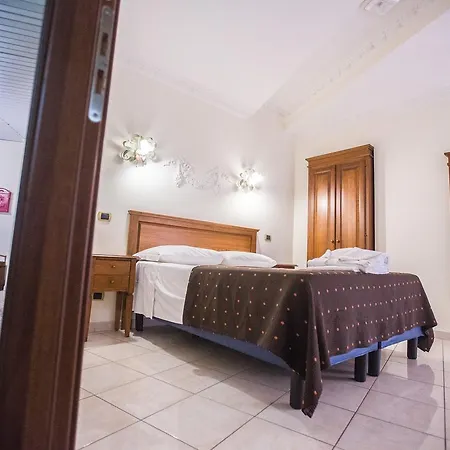 Hotel De Monti 2*