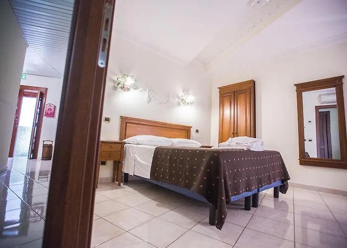 Hotel De Monti 2*